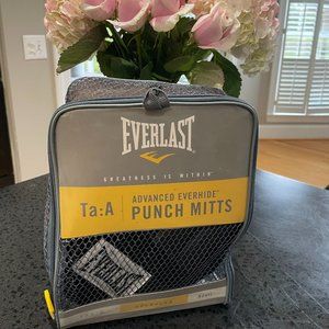 Everlast Unisex Ta:A Advanced Everhide Boxing Punch Mitts With Carrying Case